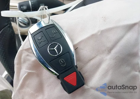 2018 Mercedes-Benz C 300 из США, поврежденный, VIN 55SWF4JBXJU280561